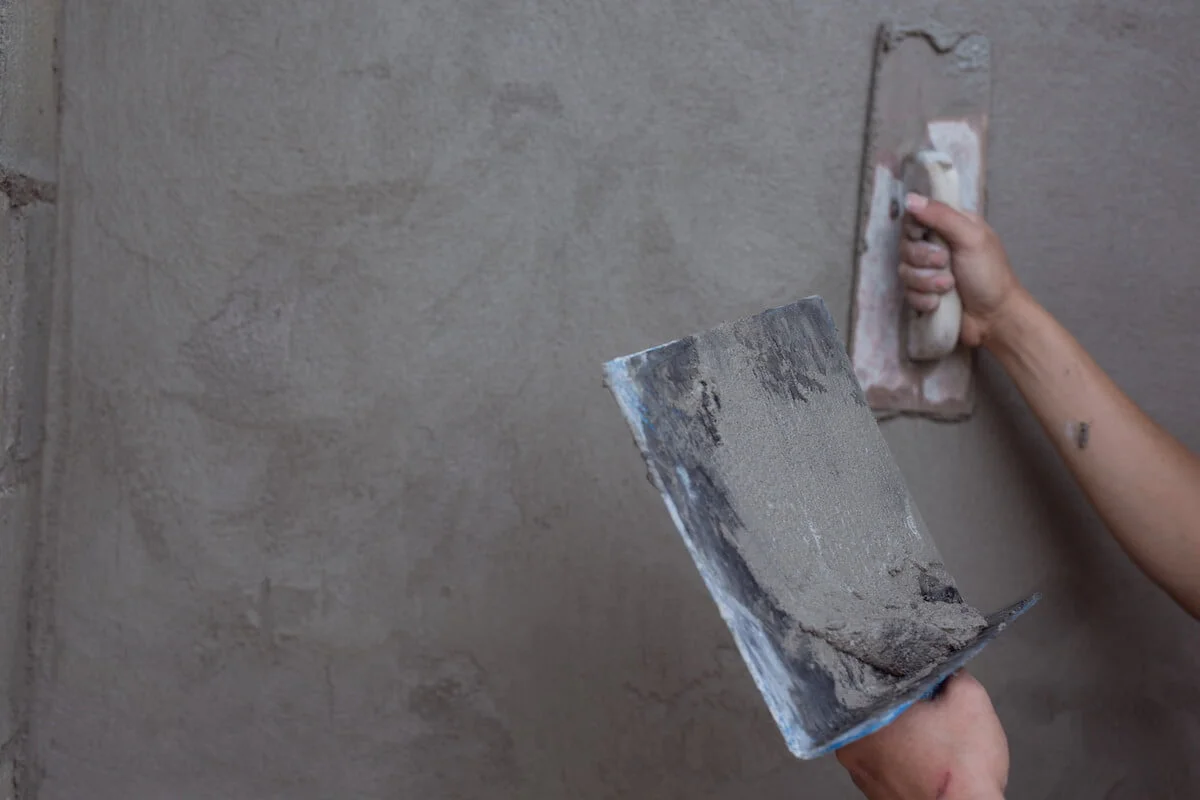 Cómo aplicar estuco en muro