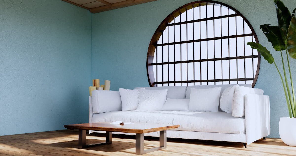Sala con muros color azul claro y sillón blanco